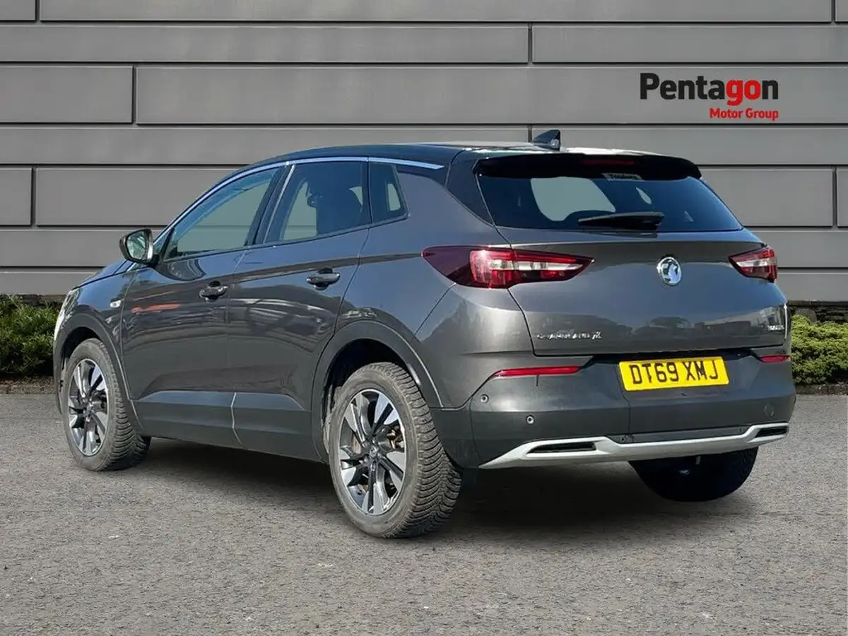 2020-vauxhall-grandland-x-12-sri-nav-big-1