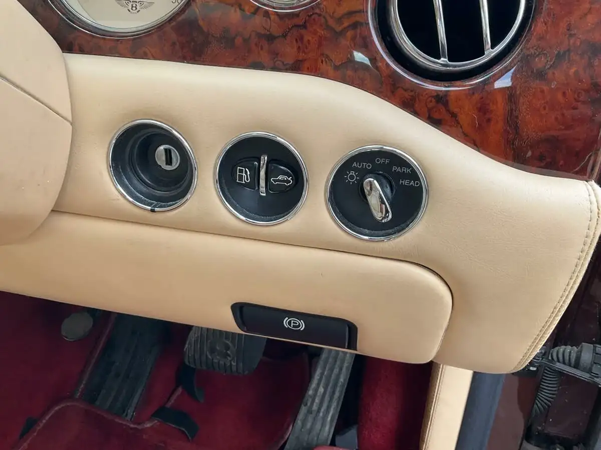2001-bentley-arnage-68-red-label-big-61