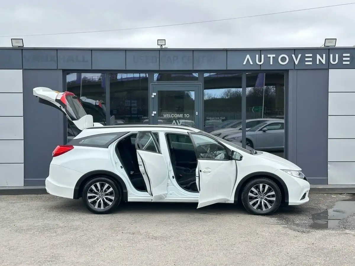 2014-honda-civic-16td-se-plus-tourer-big-31