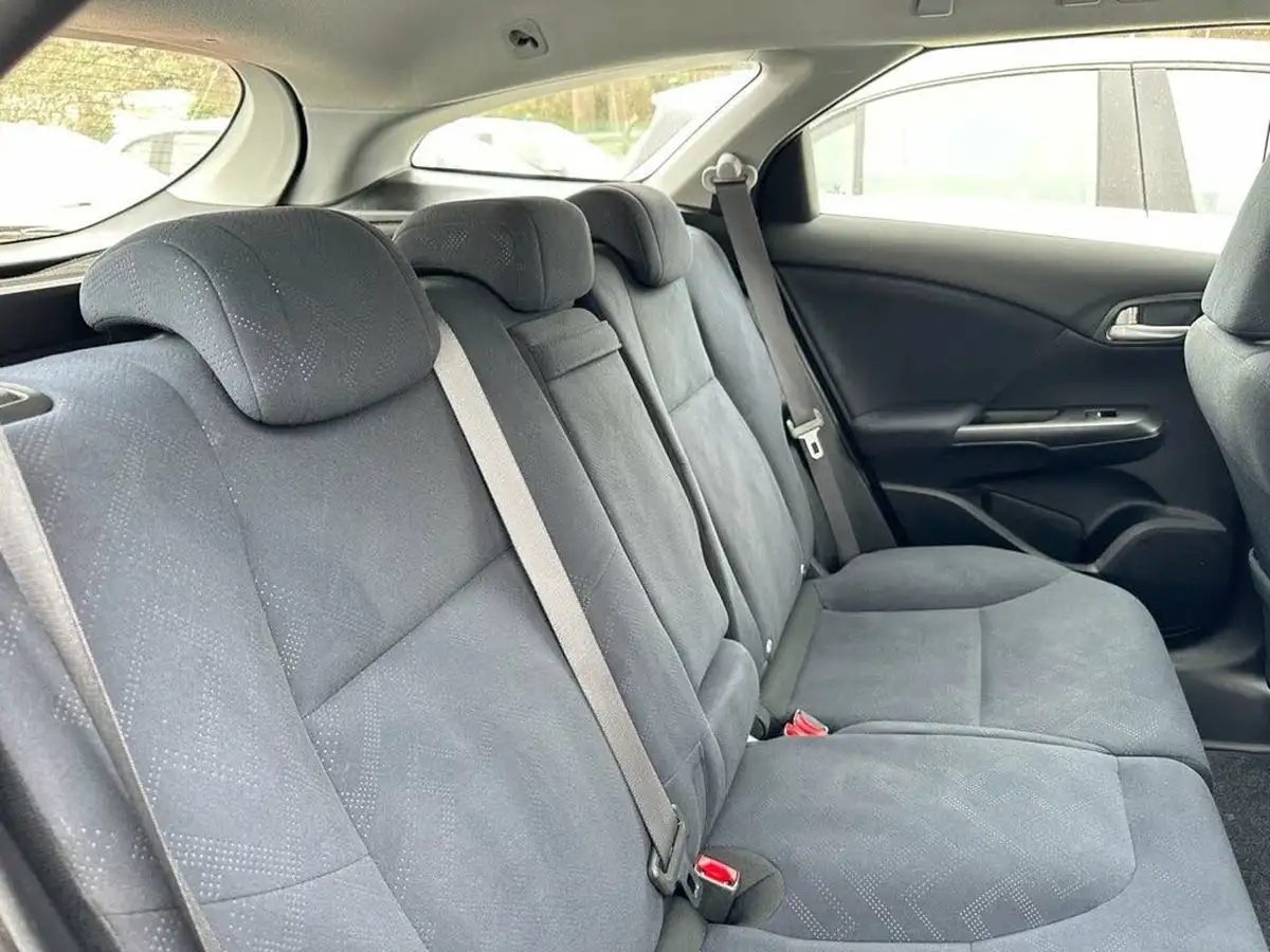 2014-honda-civic-16td-se-plus-tourer-big-8