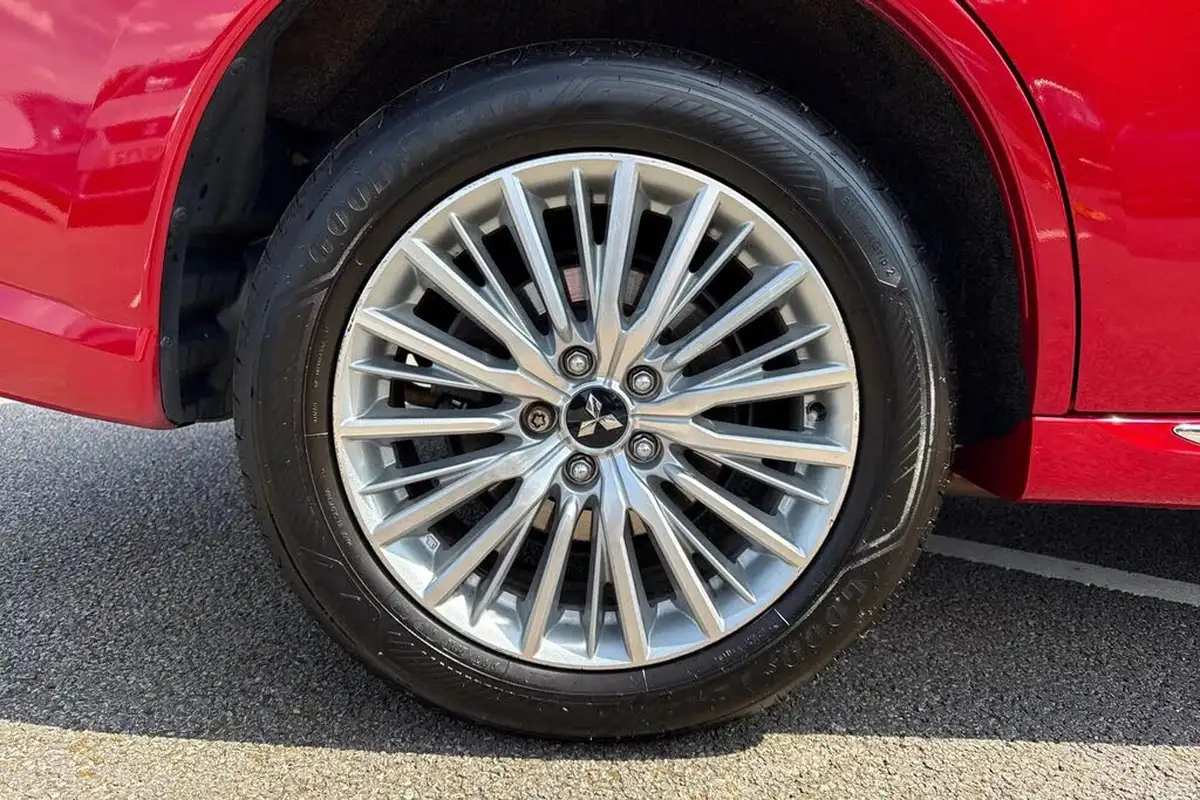 2019-mitsubishi-outlander-24-dynamic-safety-phev-big-10
