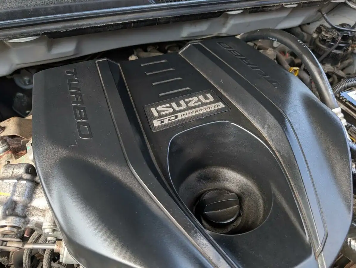 2016-isuzu-d-max-25td-centurion-big-70