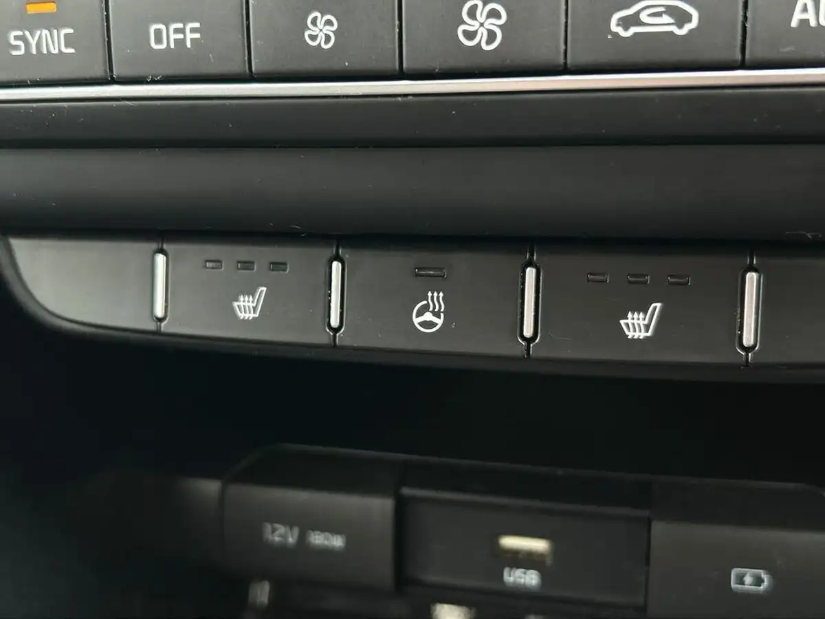 2021-kia-ceed-15-t-gdi-gt-line-big-25