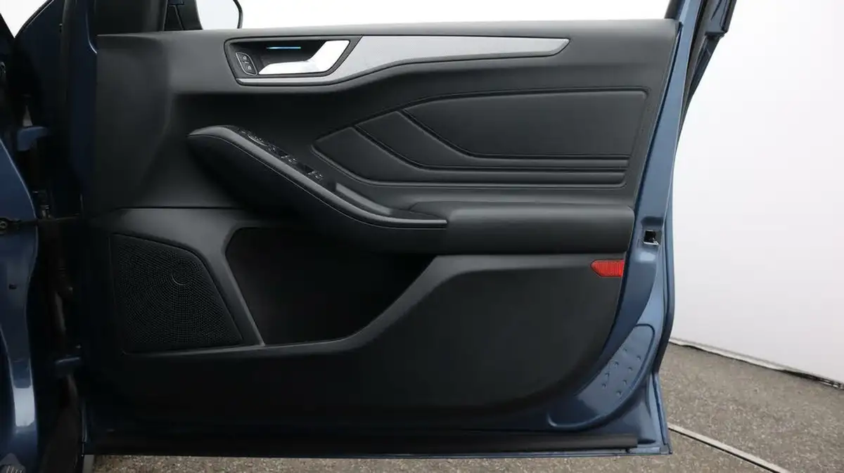 2019-ford-focus-10t-titanium-x-estate-auto-big-15
