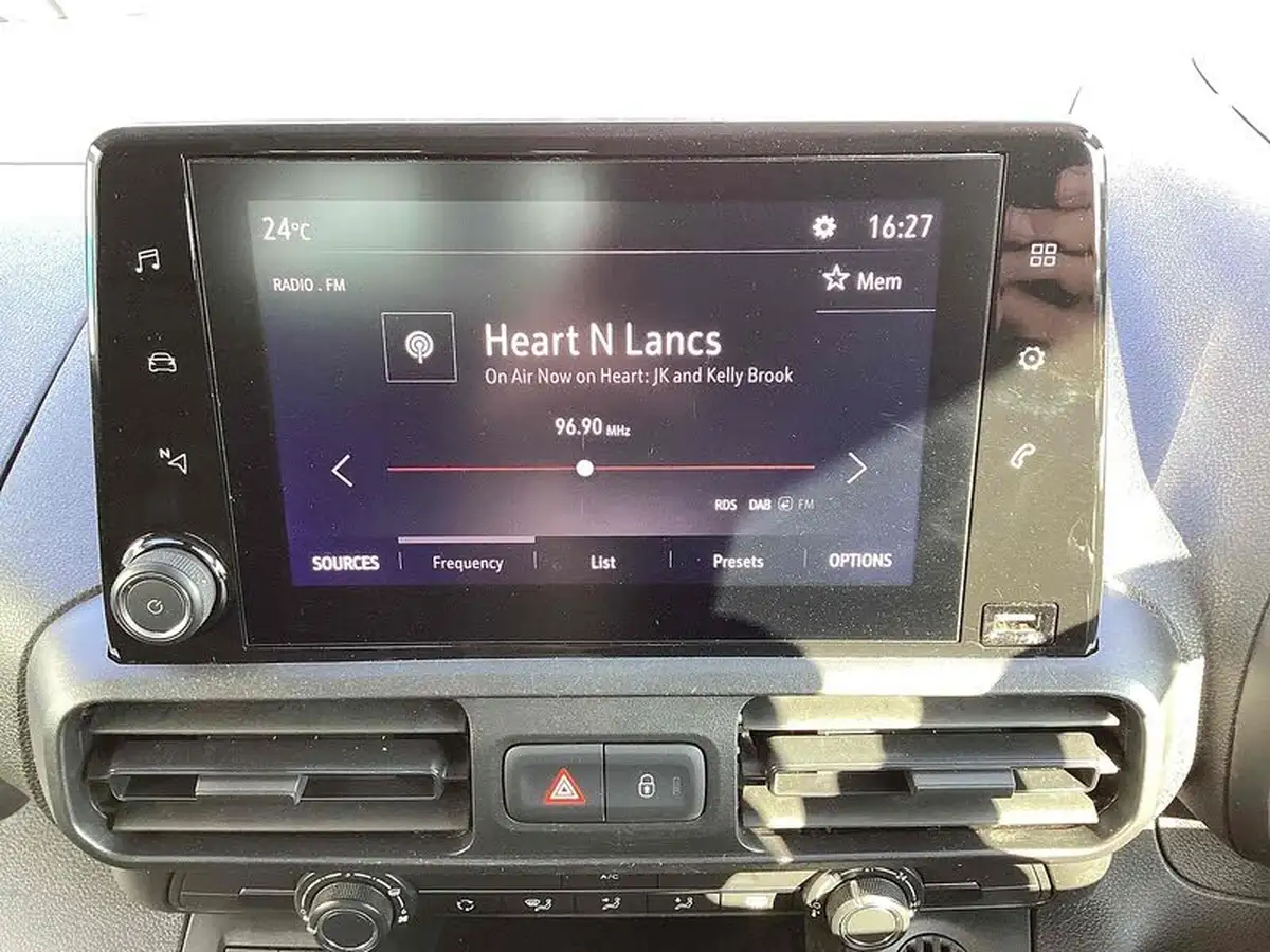 2021-vauxhall-combo-life-15-se-100ps-big-7