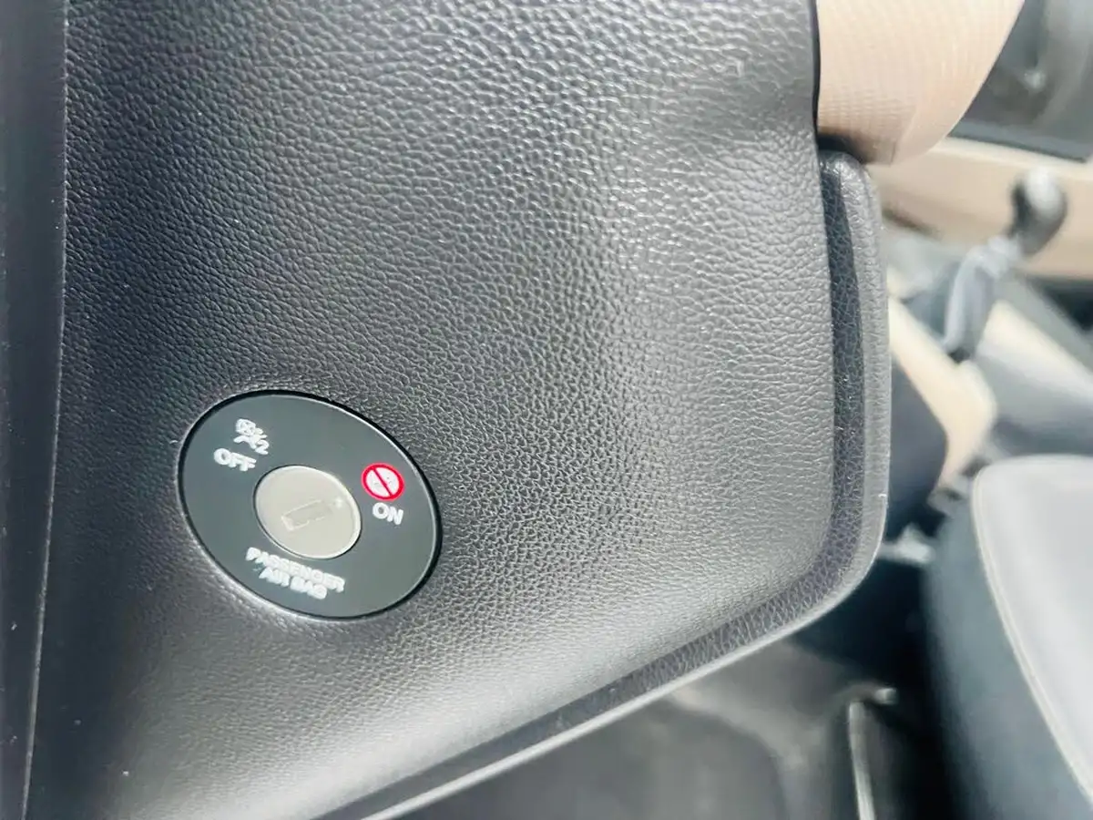 2014-hyundai-i10-10-s-air-big-55