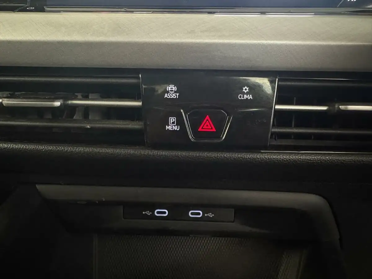 2021-volkswagen-golf-10-tsi-life-estate-big-20