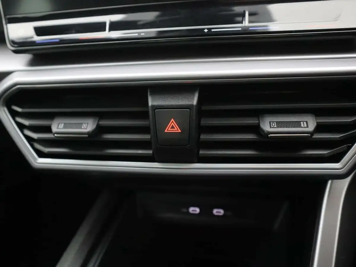 2021-seat-leon-14-e-hybrid-fr-sport-hatchback-big-17