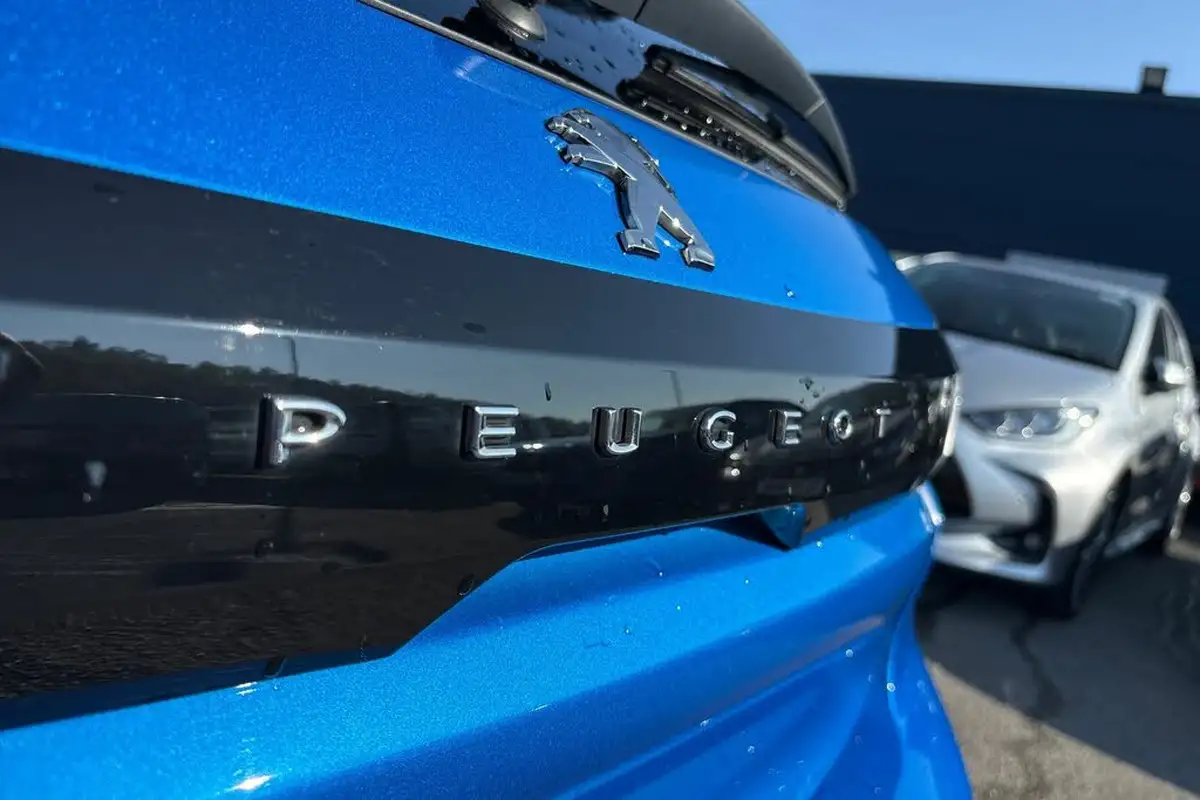 2023-peugeot-208-12-puretech-allure-premium-130ps-eat8-big-31