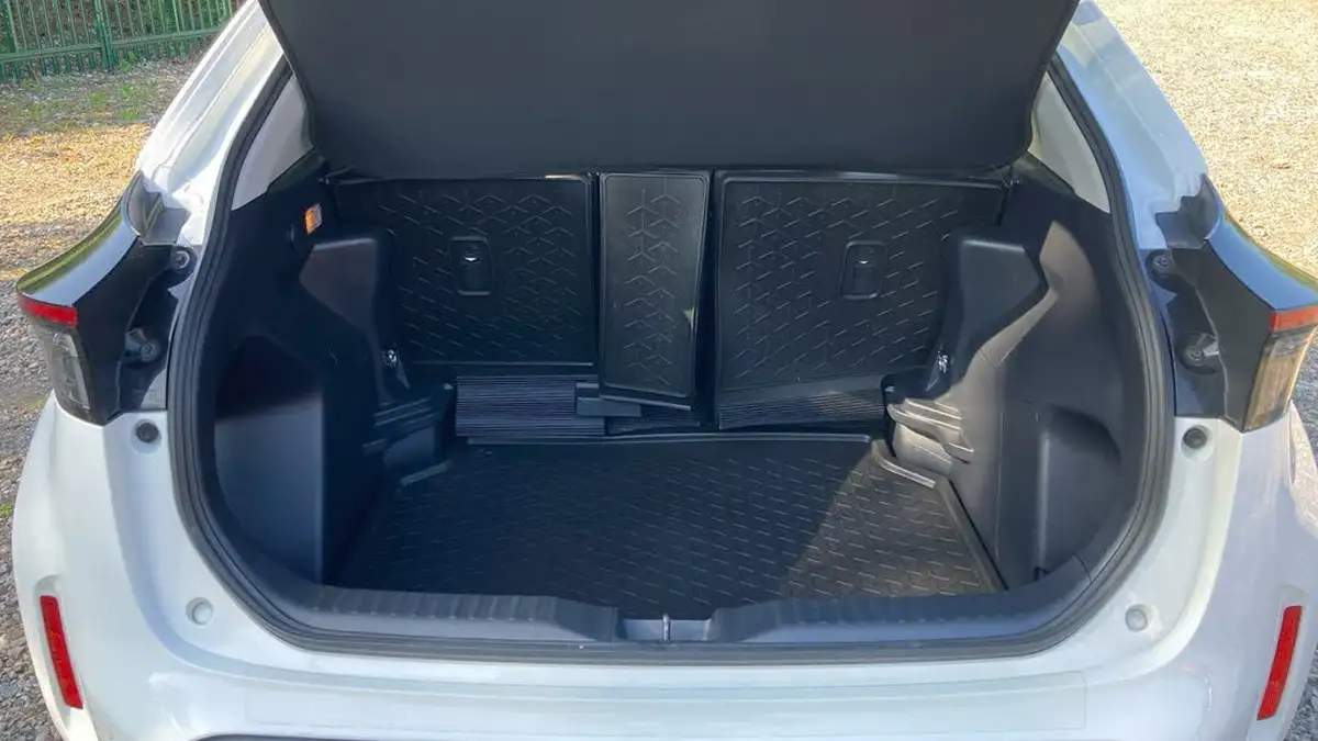 2022-toyota-yaris-cross-15-vvt-i-excel-big-13