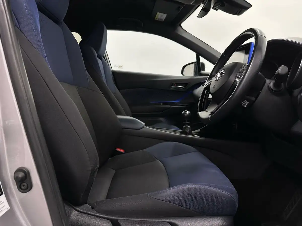 2018-toyota-c-hr-12-dynamic-big-27