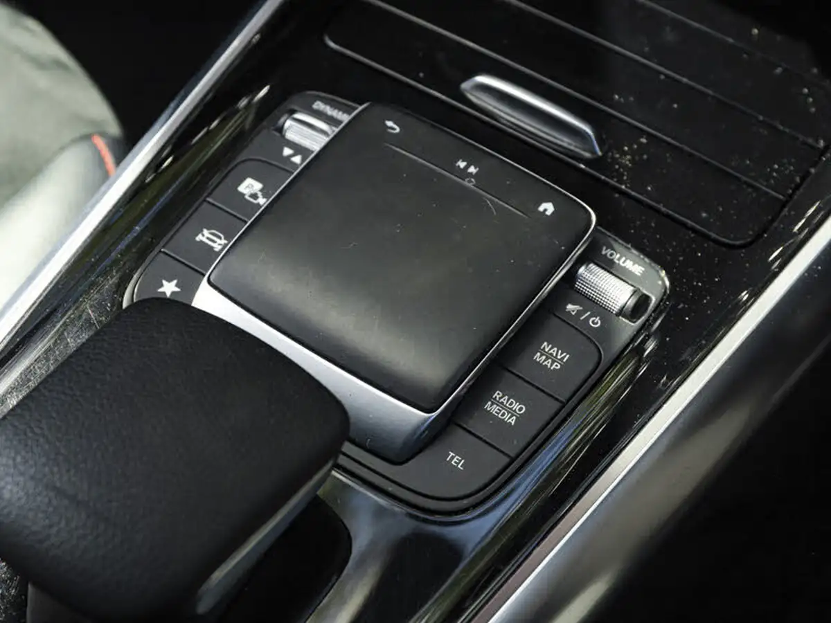 2022-mercedes-benz-gla-class-13-gla-200-amg-line-premium-big-13