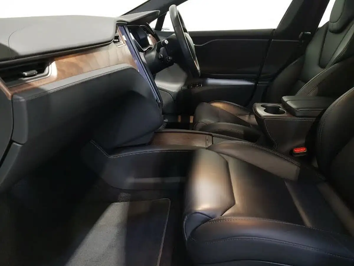 2020-tesla-model-s-e-long-range-big-4