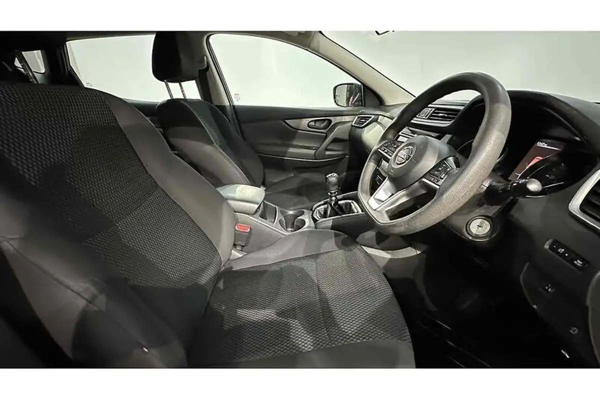 2018-nissan-qashqai-13-dig-t-visia-big-22