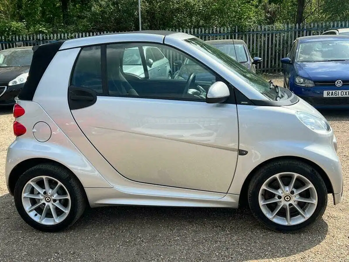2013-smart-fortwo-10-passion-71bhp-cabriolet-big-13