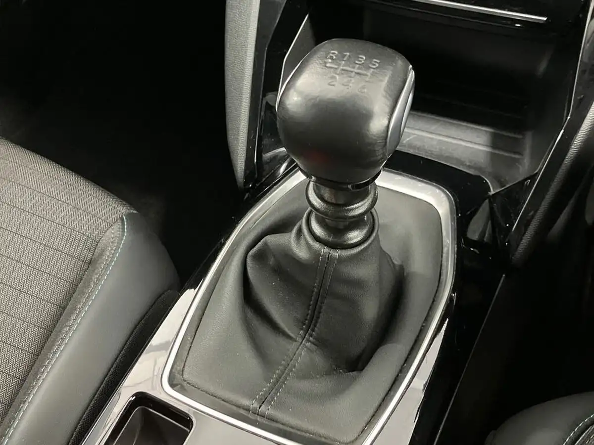 2021-peugeot-2008-suv-12-puretech-allure-premium-100bhp-big-36