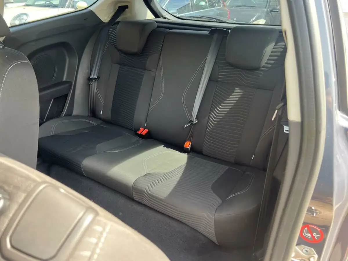 2014-ford-fiesta-10-zetec-100ps-ecoboost-ss-3d-big-15