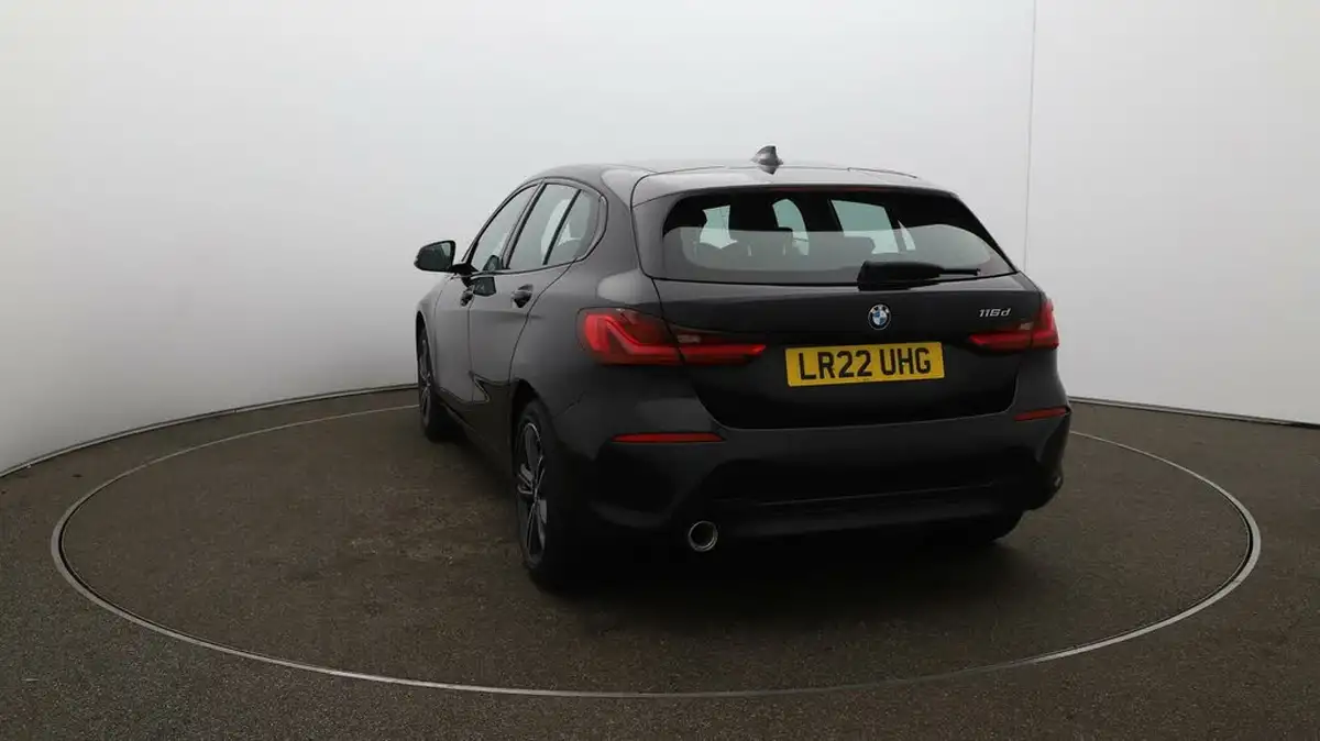 2022-bmw-1-series-15td-116d-sport-dct-big-52