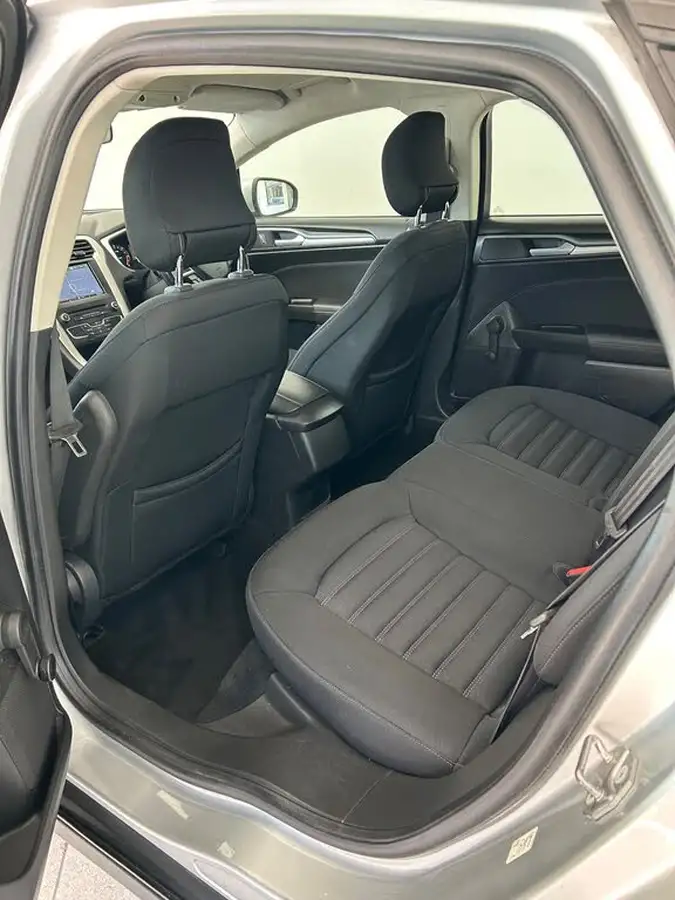 2015-ford-mondeo-16tdci-style-hatchback-big-13