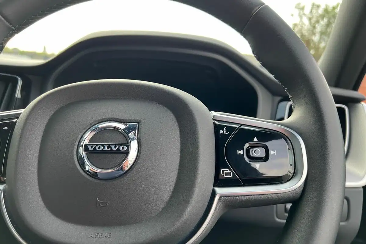 2022-volvo-xc60-20-t8-r-design-pro-455bhp-plug-in-hybrid-big-11