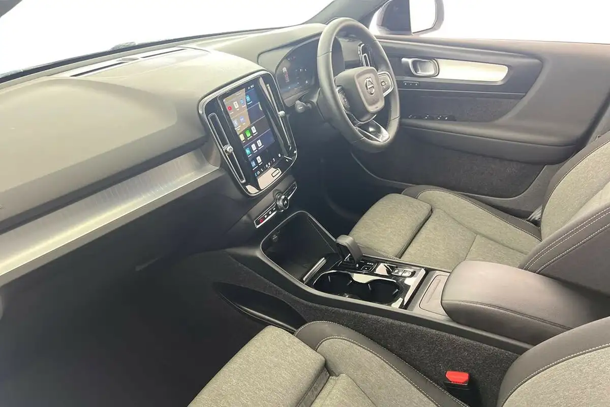 2024-volvo-xc40-20-b4-plus-big-1