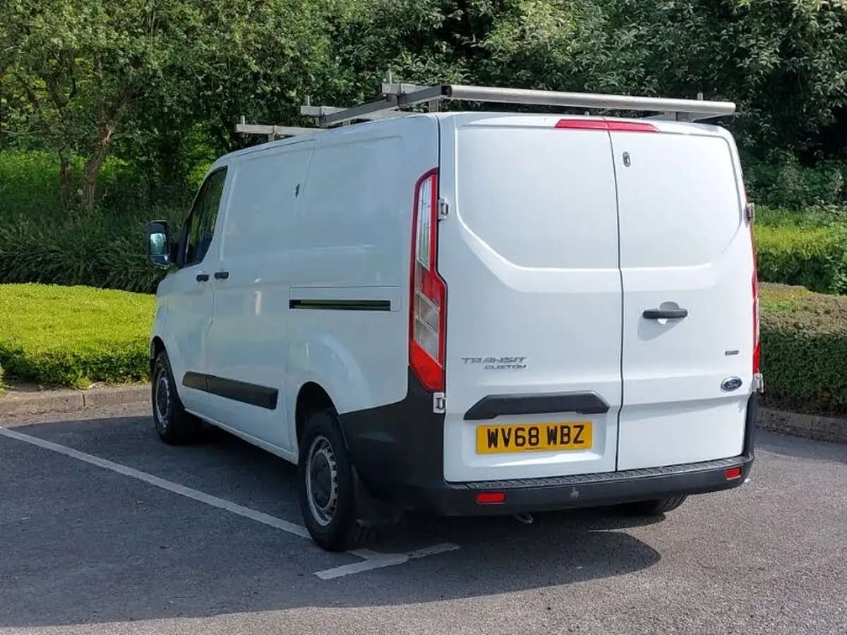 2018-ford-transit-custom-20tdci-300-l1h1-105pseu6-panel-van-big-1