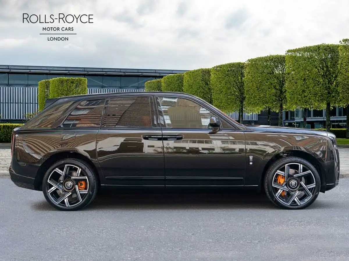 2024-rolls-royce-cullinan-675-black-badge-big-2