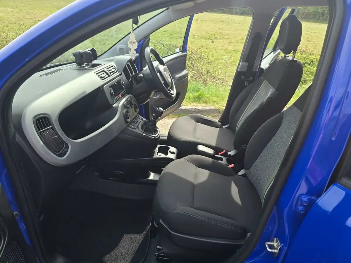 2019-fiat-panda-12-waze-ss-big-30