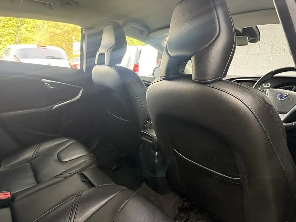 2016-volvo-v40-20td-d3-se-lux-big-30