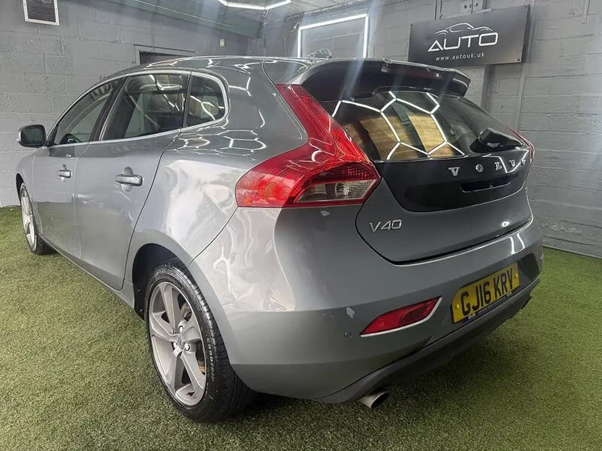 2016-volvo-v40-20td-d3-se-lux-big-6