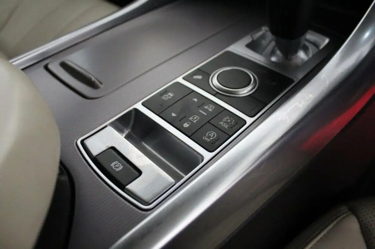 2014-land-rover-range-rover-sport-30-sd-v6-hse-big-34