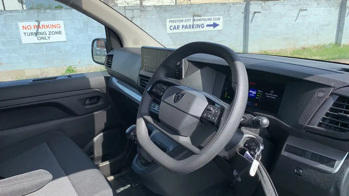 2024-peugeot-expert-20-bluehdi-professional-standard-panel-big-19