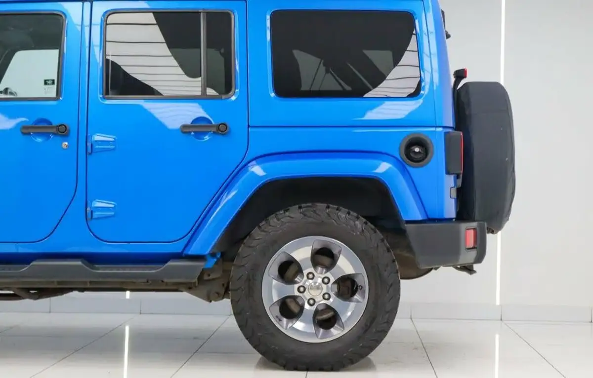 2016-jeep-wrangler-28crd-overland-5d-big-16