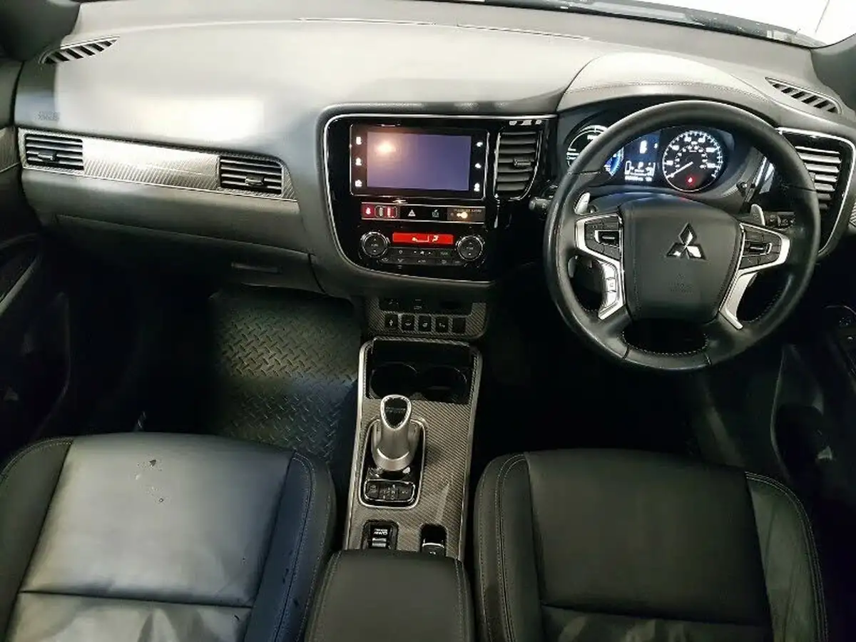 2018-mitsubishi-outlander-24-4h-phev-big-2