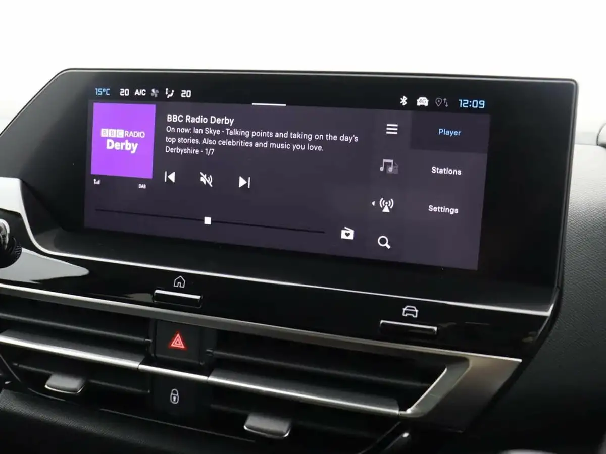 2024-citroen-c4-e-e-series-156ps-54kwh-big-25