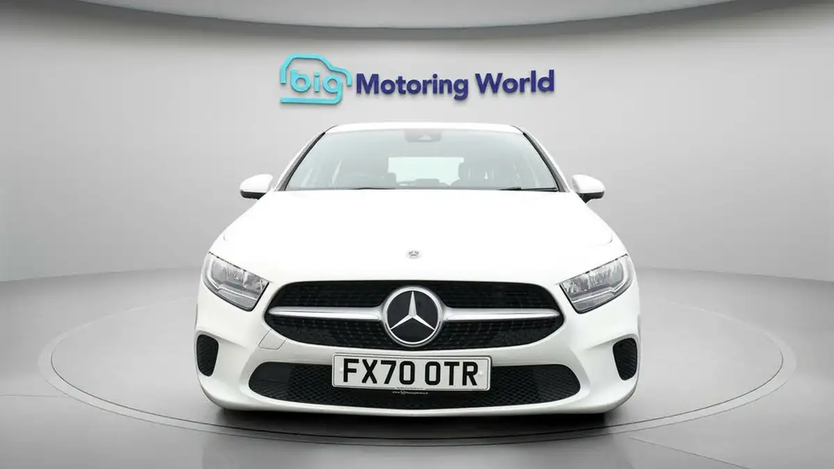 2020-mercedes-benz-a-class-15d-a180d-se-big-1