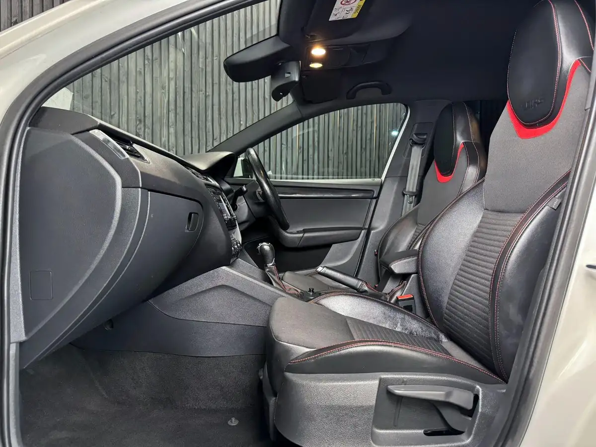 2014-skoda-octavia-20tdi-vrs-estate-dsg-big-15