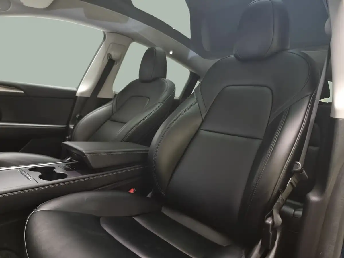 2022-tesla-model-y-e-long-range-big-7