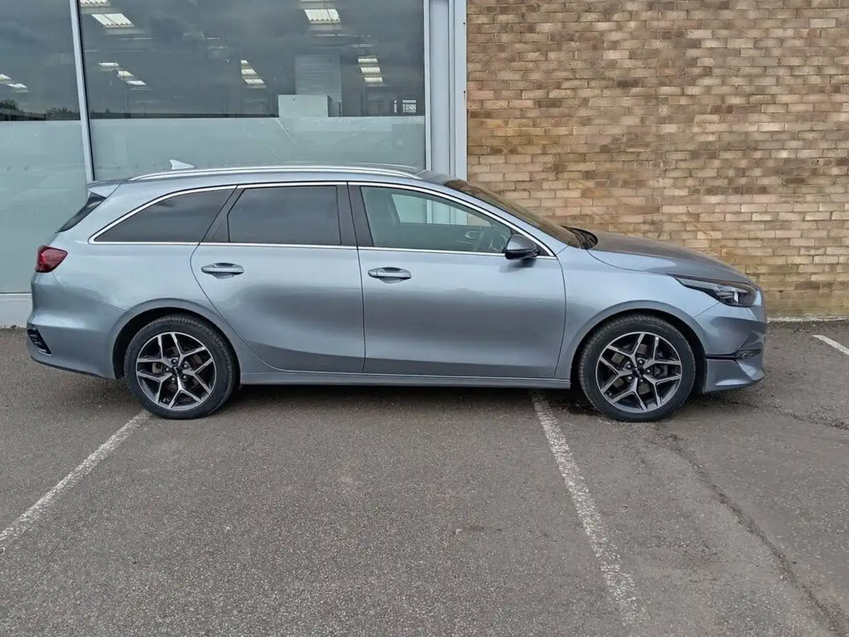 2022-kia-ceed-15-t-gdi-3-sportswagon-big-2