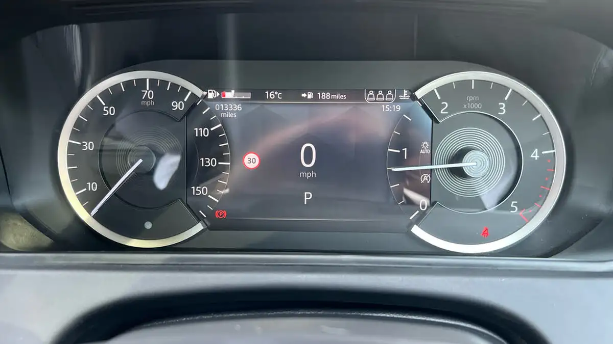 2023-land-rover-range-rover-velar-20-d200-velar-big-15