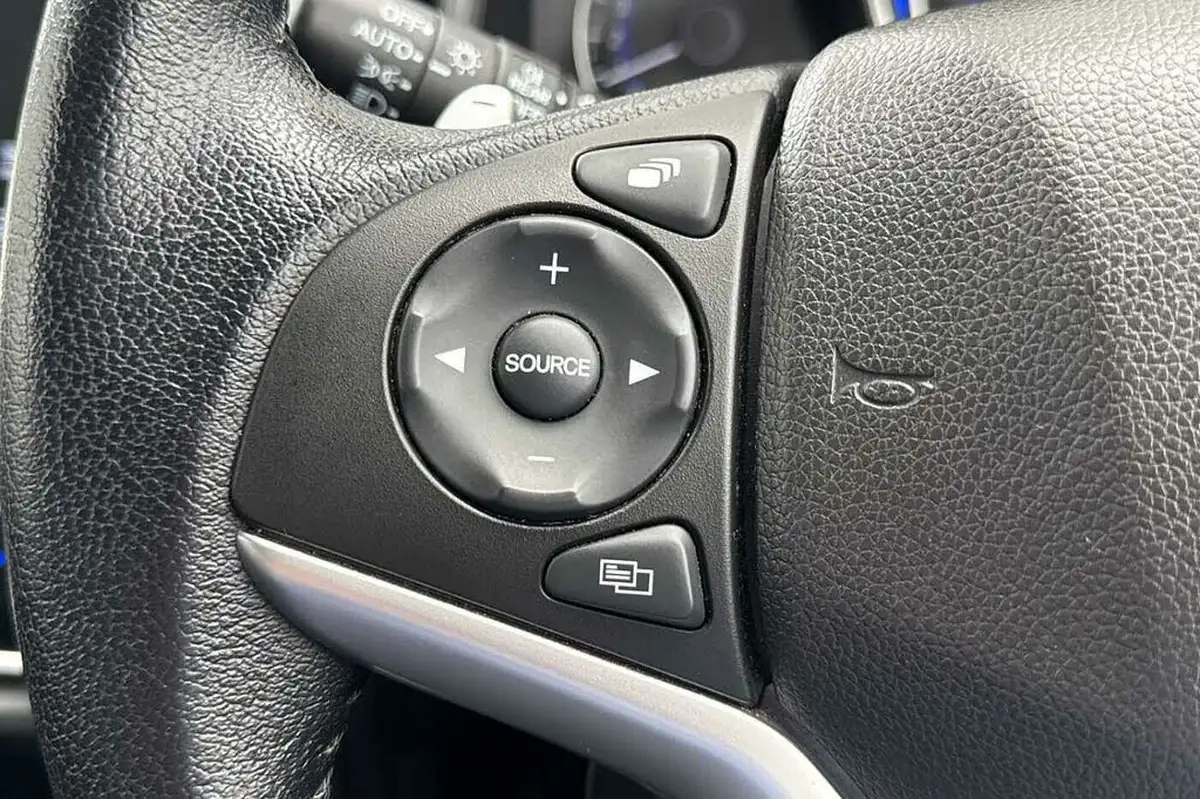 2019-honda-jazz-13-i-vtec-ex-navi-cvt-big-14