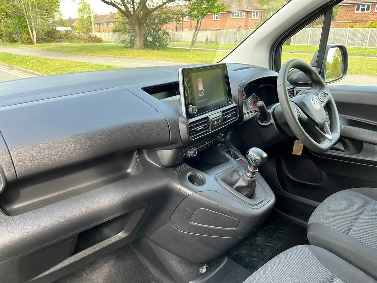 2022-vauxhall-combo-15cdti-sportive-2300-100pseu6d-l1h1-big-6