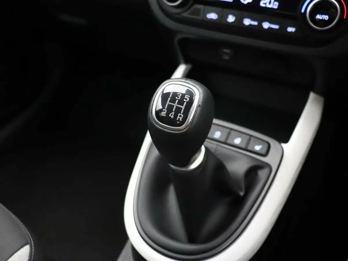 2022-hyundai-i10-12-premium-big-34