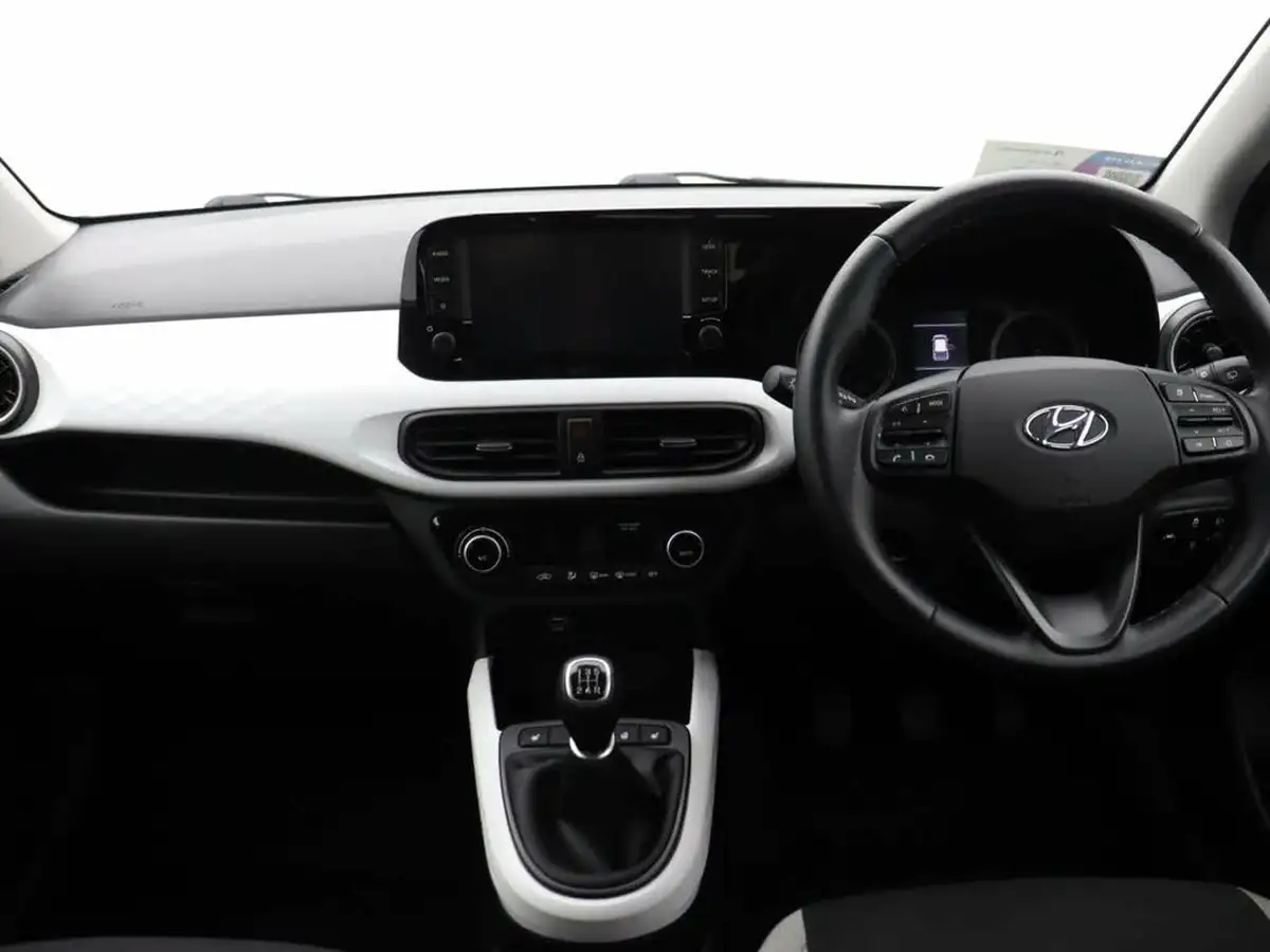 2022-hyundai-i10-12-premium-big-12