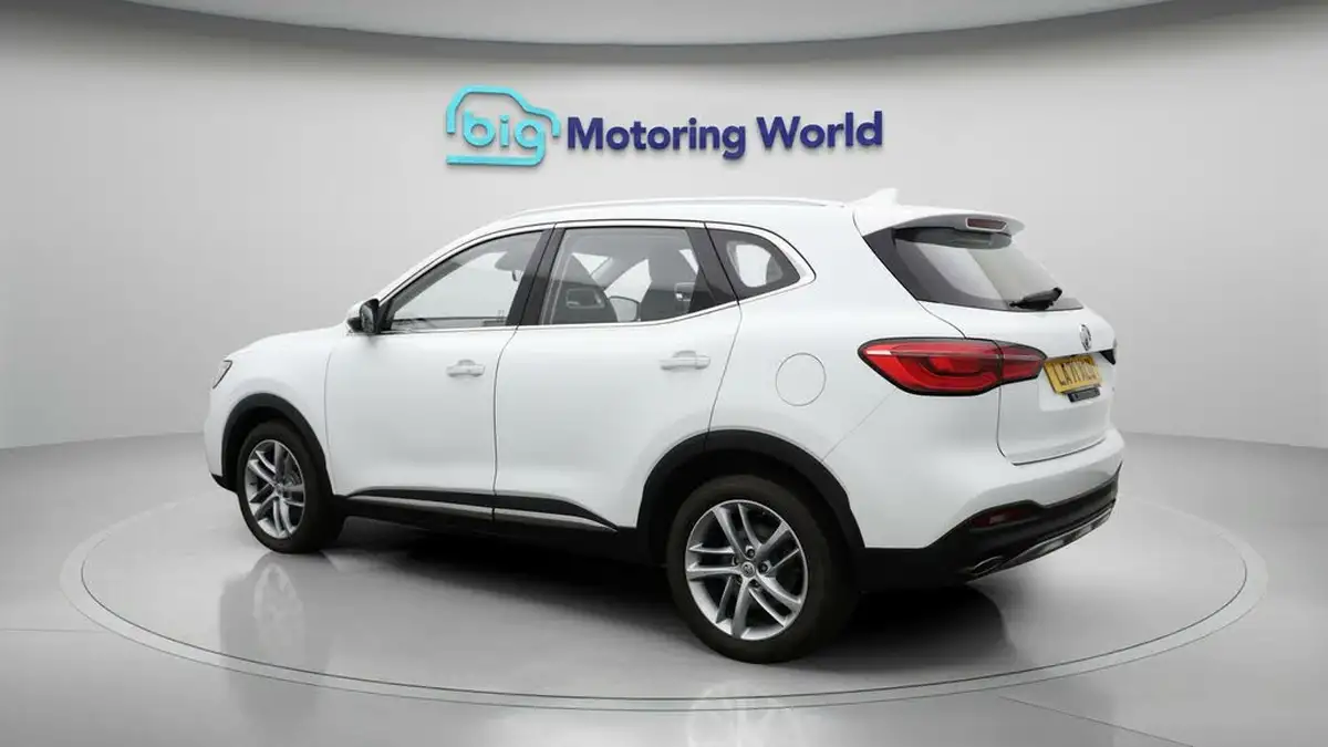 2022-mg-hs-15t-gdi-exclusive-162ps-big-5