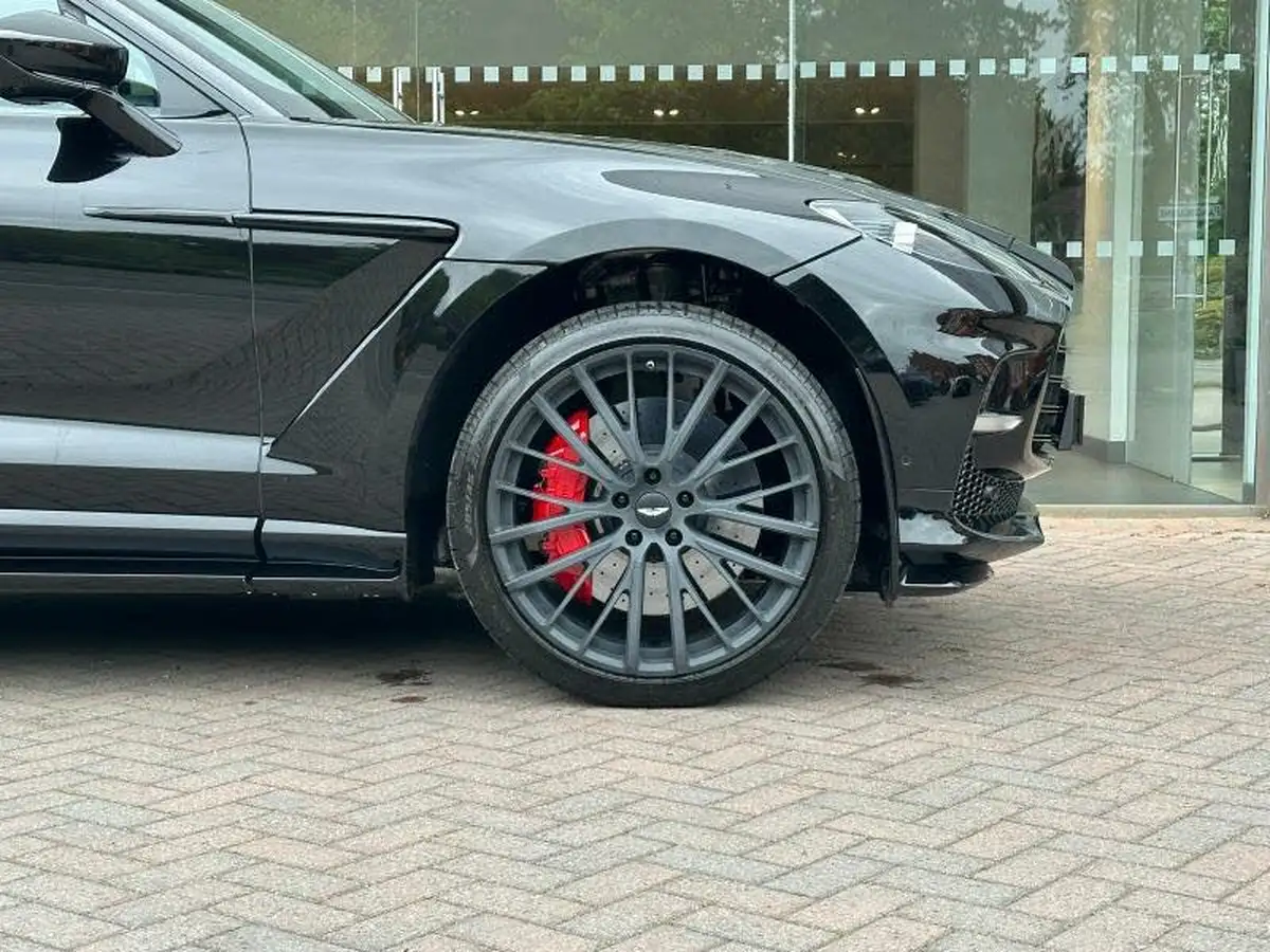 2023-aston-martin-dbx-40-v8-big-35
