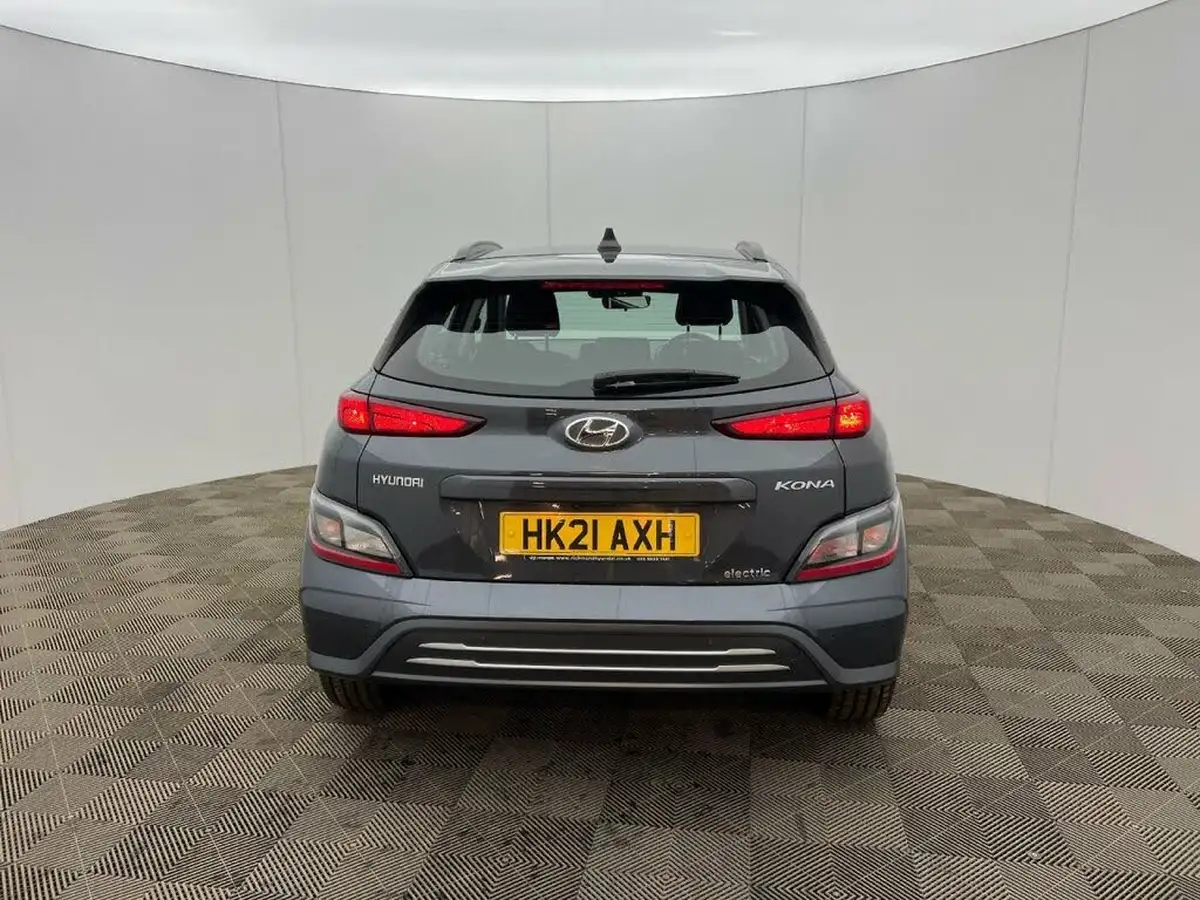 2021-hyundai-kona-e-se-connect-big-3