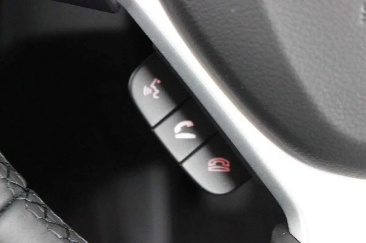 2025-suzuki-s-cross-14-boosterjet-motion-big-32