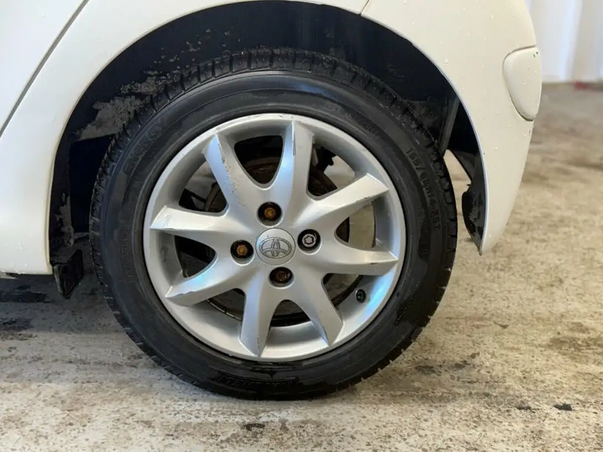 2014-toyota-aygo-10-mode-ac-5d-big-30