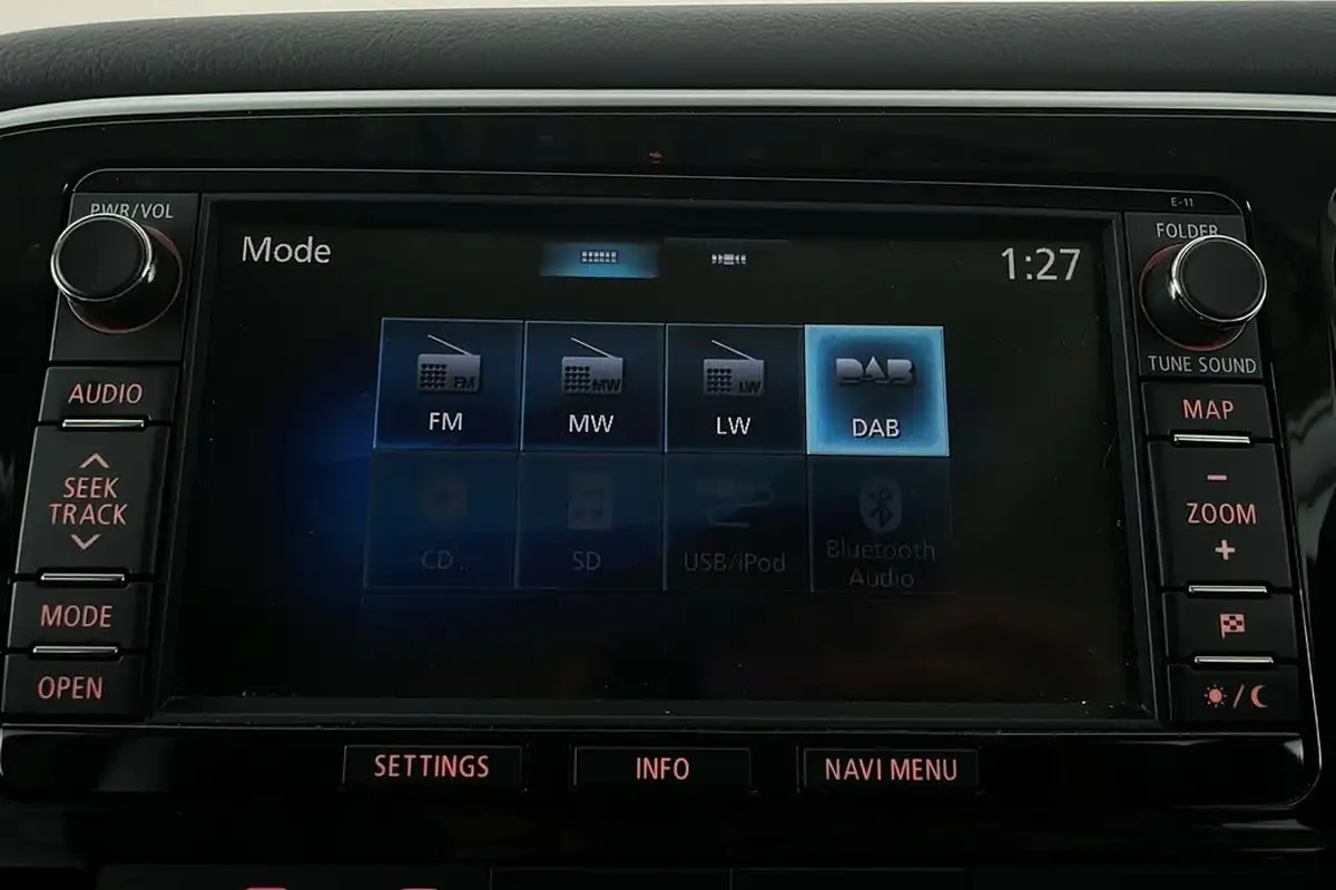2014-mitsubishi-outlander-20-gx4h-big-18